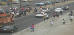 people-crossing-expressway