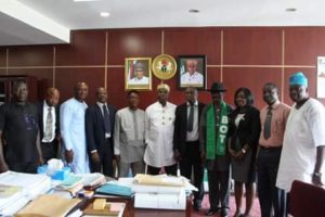 The minister of transportaion flanked by AMJON members 