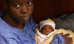 Mariam-Ohene-with-her-four-day-old-baby-on-Saturday-1